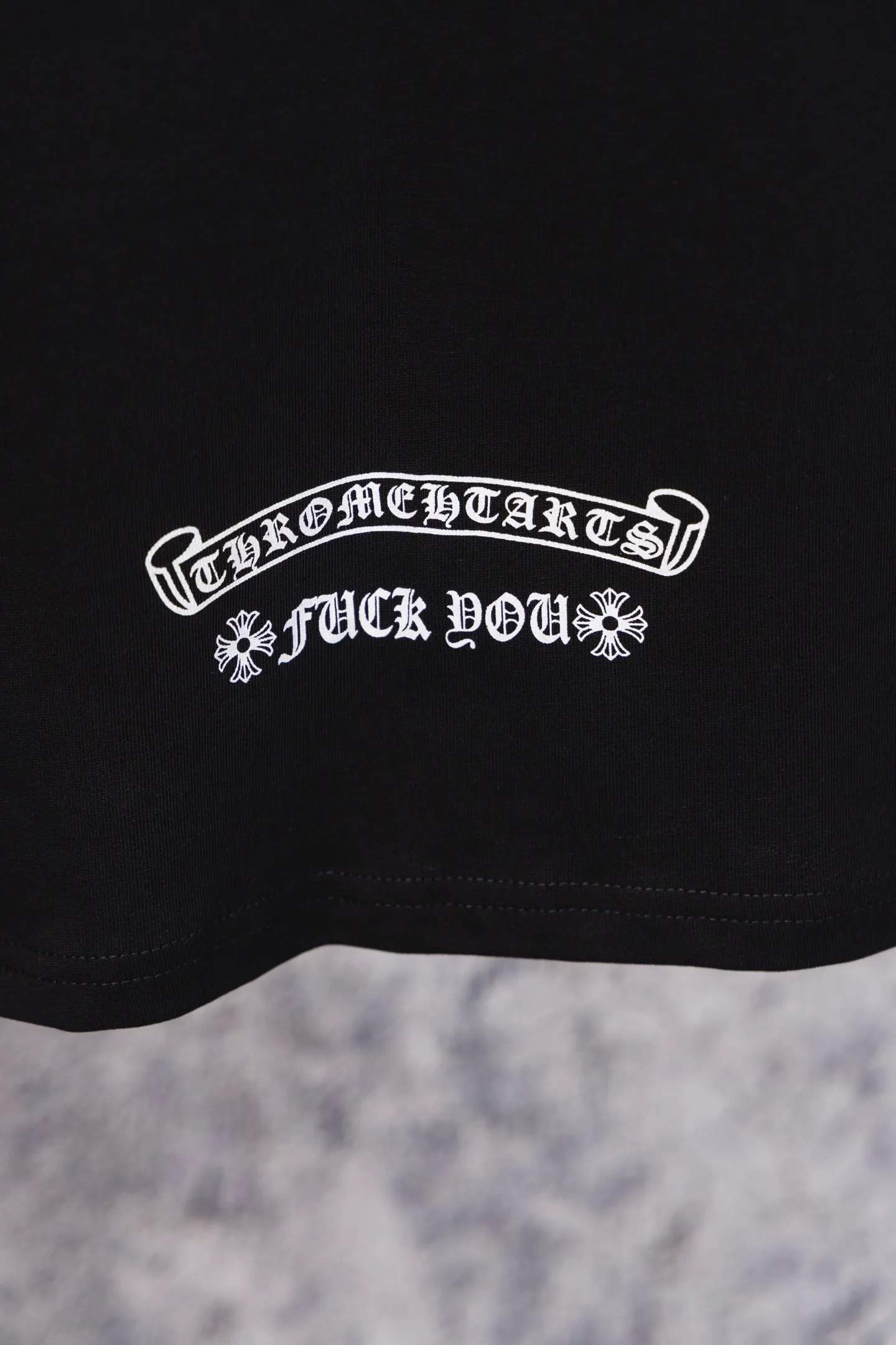 P190 Chrome Hearts CH Chrome Hearts black and white raglan sleeve Sanskrit letter printed long-sleeved T-shirt. Refreshing and comfortable, the colors have been fixed. - High elastic slurry, synchronized with all original foam printing, CH classic horseshoe pattern on the chest and back, Sanskrit on the sleeves, logo classic Gothic font printed on the collar thread - Restore the original printed collar label, more comfortable to wear, not tied to the body, custom hangtag accessories Color: black white Size: s—xl